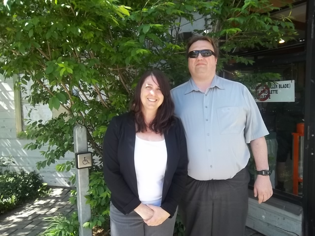 Karine Laprise et Martin Morin lors de la Semaine québécoise des personnes handicapées qui a eu lieu le 7 juin 2016 au Pavillon d'accueil du parc Michel-Chartrand situé à Longueuil.