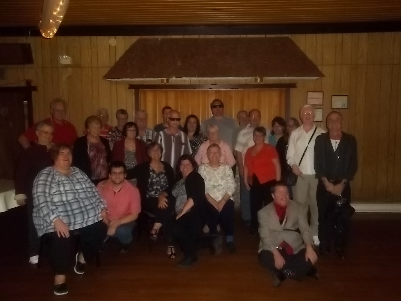 Groupe qui a participé à un souper suivi d'une soirée dansante qui a eu lieu le 8 octobre 2016 au Chalet du ruisseau situé à Mirabel.