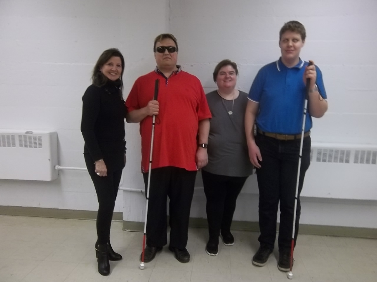 Diane Lamarre, Martin Morin, Josée Blanchette et Alexandre Bellemare lors d'un souper suivi d'une soirée de bingo qui a eu lieu le 5 novembre 2016 à la salle des Seingneuries du Centre Jeanne-Dufresnoys situé à Longueuil.