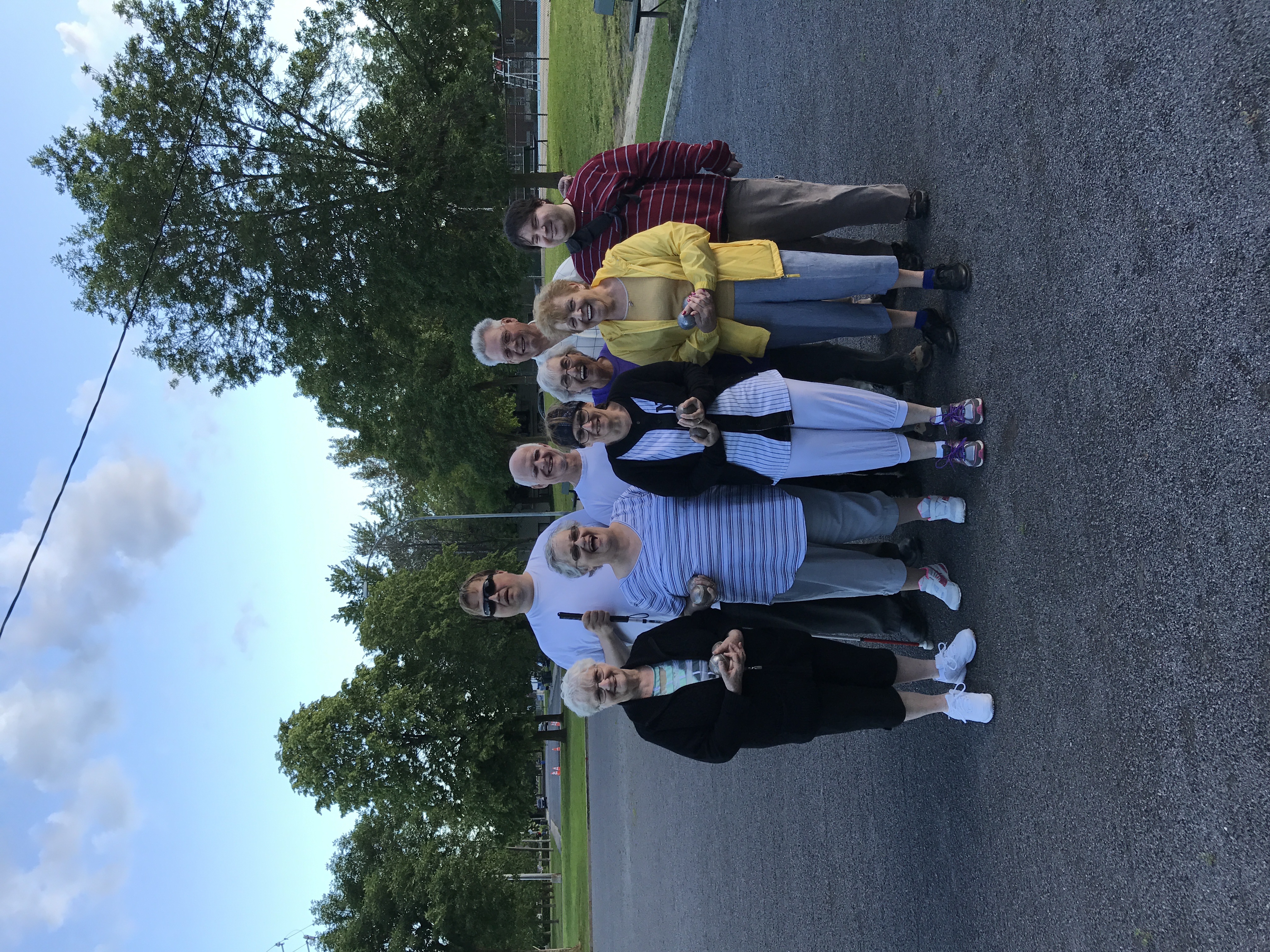 Groupe qui a joué à la pétanque du 6 juin au 29 août 2017 au terrain du parc Lecavalier situé à Longueuil.