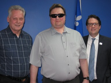 André Chaput, Martin Morin et Bernard Drainville lors d'une rencontre le 18 mars 2016 dans le cadre du programme soutien à l'action bénévole.