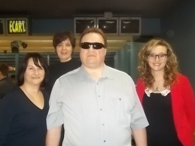 Isabelle Federigi, Bouba Slim, Martin Morin et Jessie Archambault lors du quillethon du 12 mars 2016.